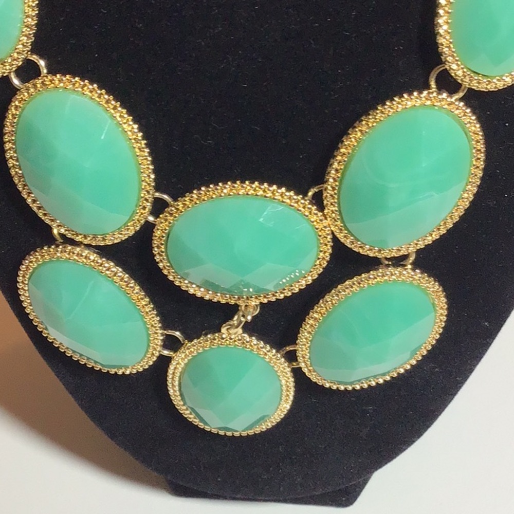 Monet green and gold necklace new - Picture 2 of 4